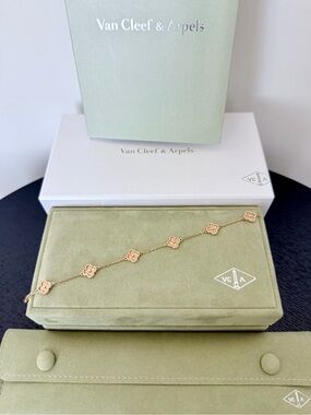 Van Cleef & Arpels Sweet Alhambra bracelet 6 motifs 18K rose gold full set